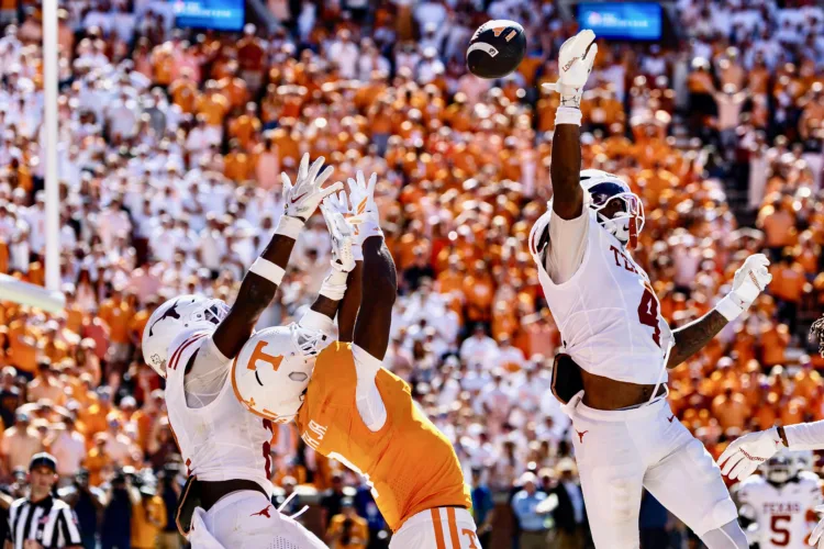 Texas 'D' stifles Tennessee for 20-17 victory